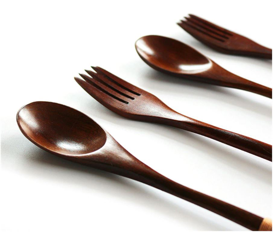 set-bambusova-lzice-a-vidlicka-z-prirodniho-dreva-2