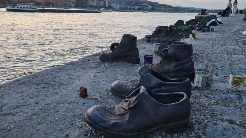 pamatnik-obetem-holokaustu-budapest-zapakuj