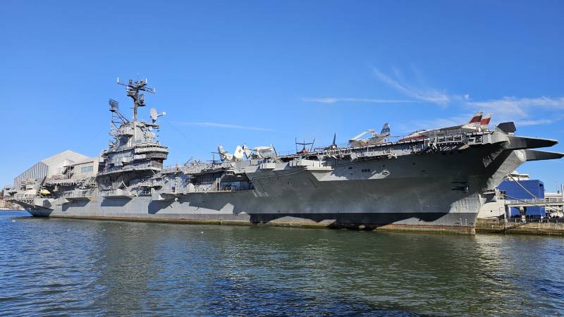 19.  The-Intrepid-Museum-new-york
