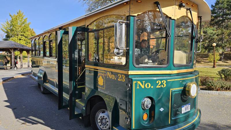 vlacek-niagarske-vodopady-usa