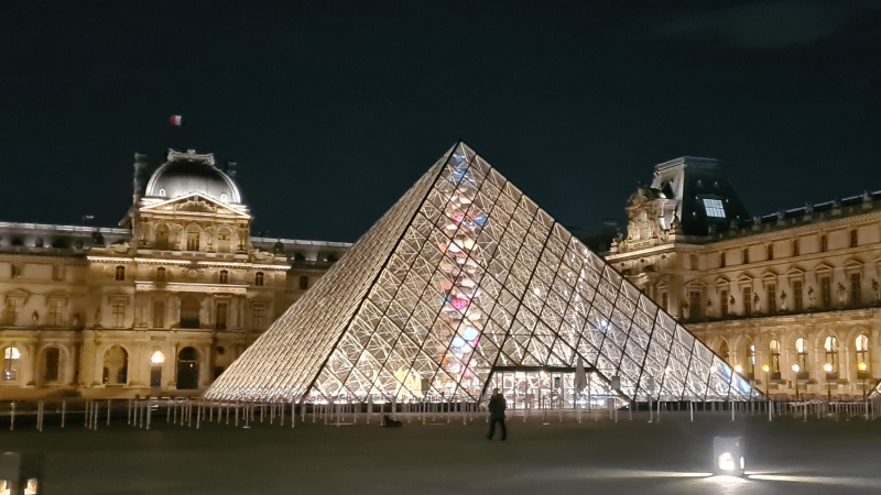 2_muzeum-louvre