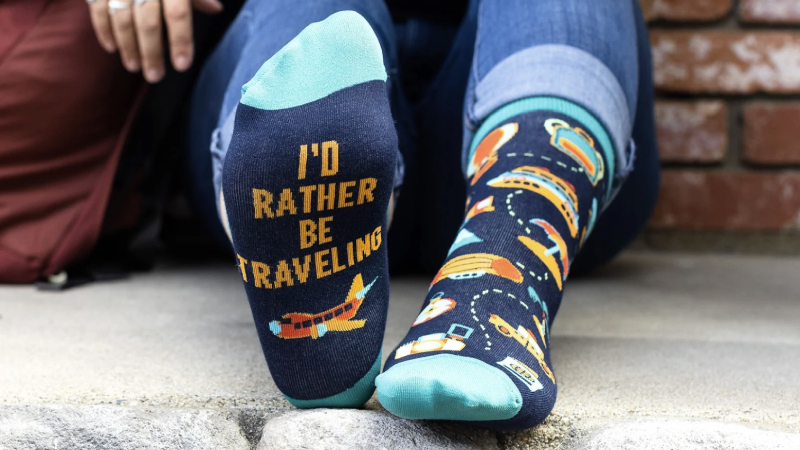 vtipne-ponozky-pro-cestovatele-tip-na-darek