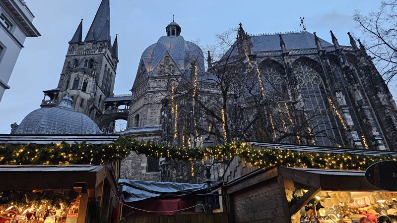 aachen-dom-vanocni-trhy-cachy