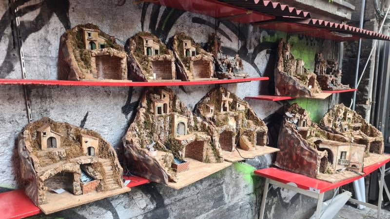 4-via-san-gregorio-armeno-neapol