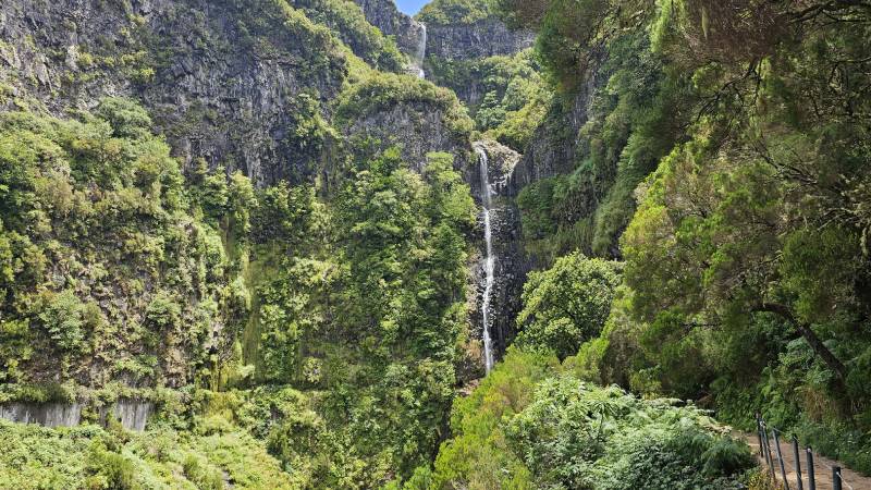 12-Miradouro-da-Garganta-Funda-madeira