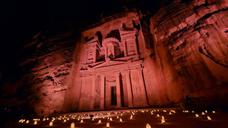 jordansko-petra-by-night