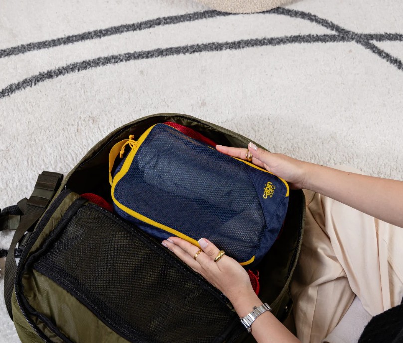 cabin-zero-classic-cestovni-organizer-na-obleceni-packing-cube-o