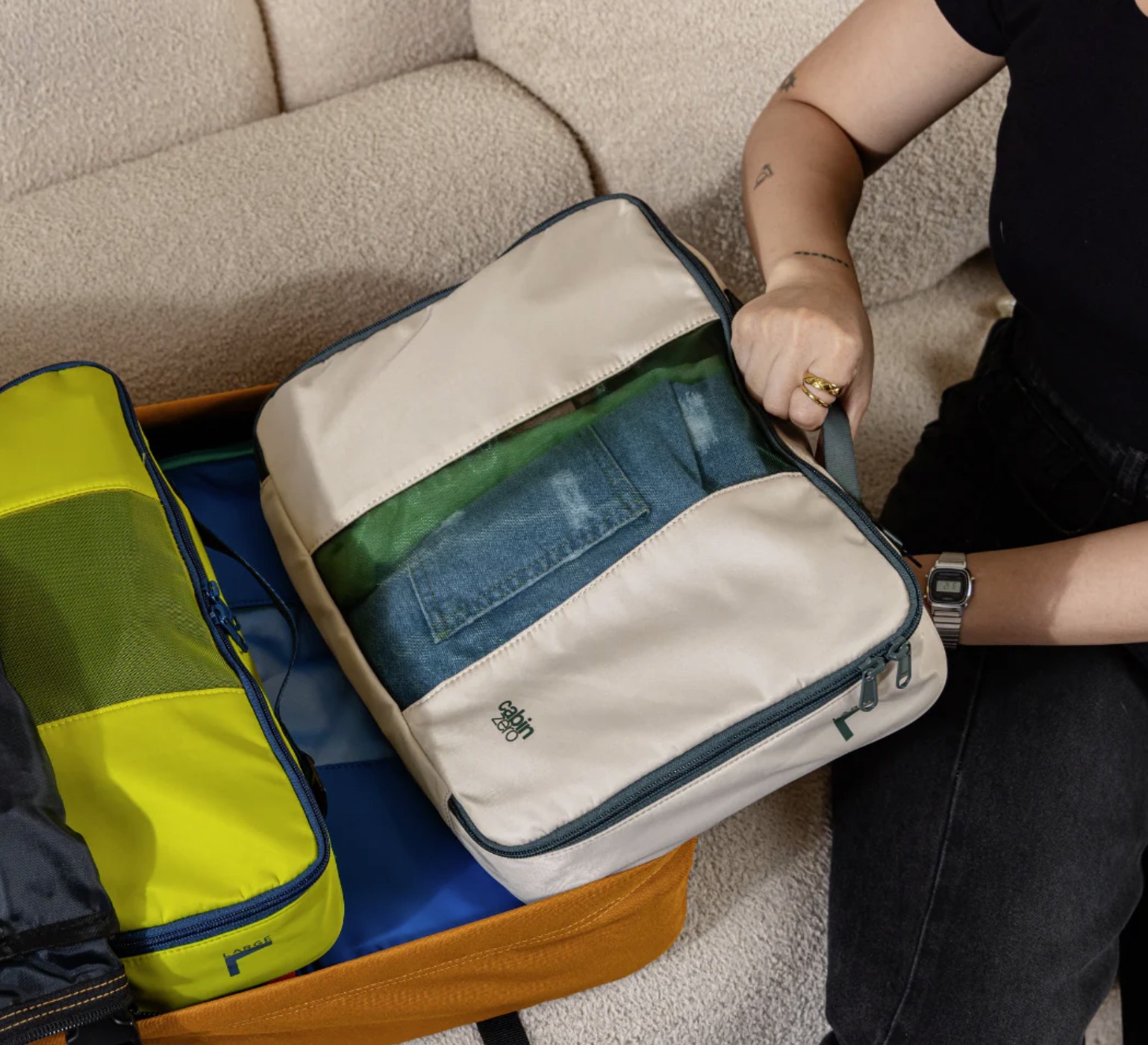 cabin-zero-lux-cestovni-organizer-na-obleceni-packing-cube-l